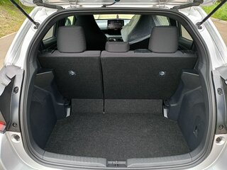 2020 Toyota Yaris IV, серебристый, 1450000 рублей, вид 4