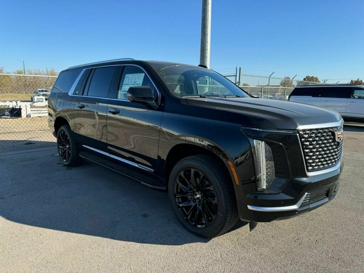 Открыть фотографии: Cadillac Escalade V Рестайлинг