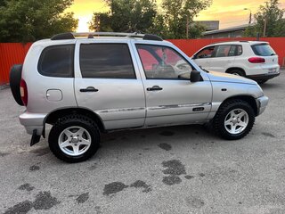 2007 Chevrolet Niva I, серебристый, 330000 рублей, вид 4