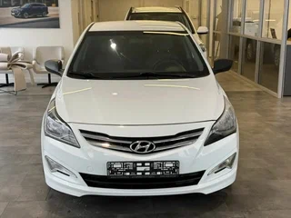 2015 Hyundai Solaris I Рестайлинг, белый, 999000 рублей, вид 2