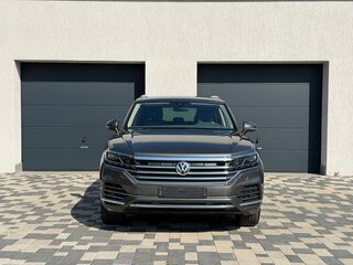 2019 Volkswagen Touareg III, серый, 4400000 рублей, вид 2