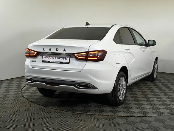2024 Lada (ВАЗ) Vesta I Рестайлинг (NG), белый, 1195000 рублей - вид 3