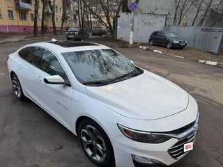 2020 Chevrolet Malibu IX Рестайлинг, белый, 1799000 рублей, вид 1
