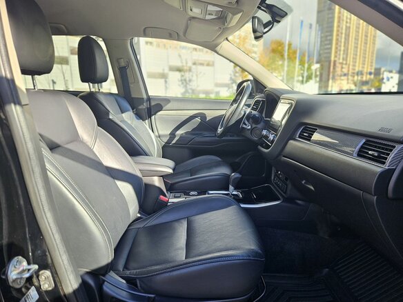 2021 Mitsubishi Outlander III Рестайлинг 3, чёрный - вид 10