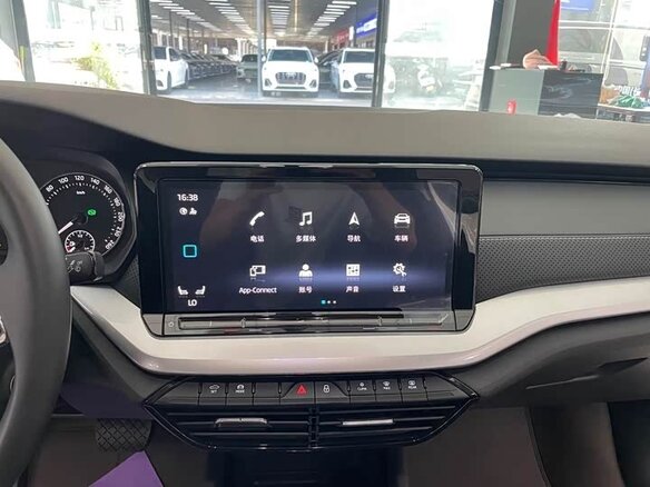 2023 Skoda Octavia IV (A8), белый - вид 12