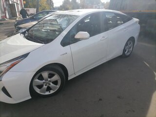 2016 Toyota Prius IV (XW50), белый, 1500000 рублей, вид 2