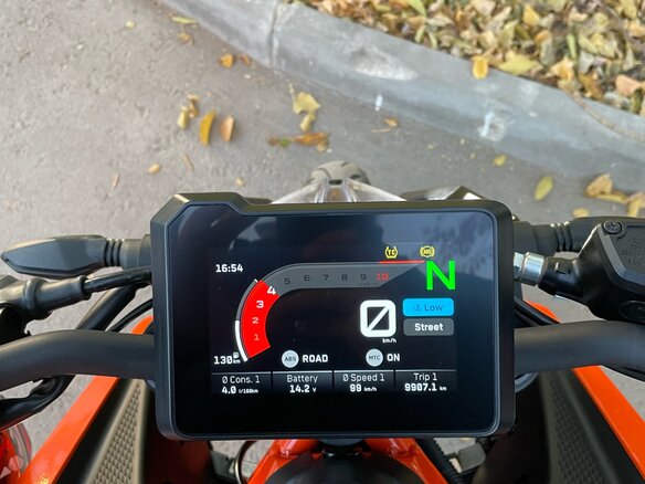 2024 KTM 390 Duke, золотистый, 555000 рублей - вид 3