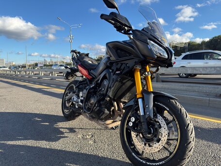 2020 Yamaha MT-09 Tracer (FJ-09), красный, 950000 рублей, вид 2