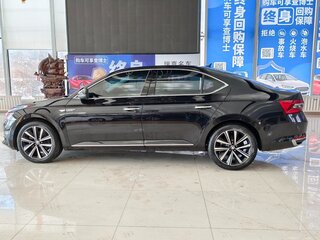 2023 Skoda Superb III Рестайлинг, чёрный, 1560000 рублей, вид 5