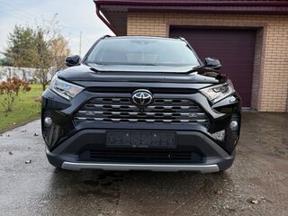 2020 Toyota RAV4 V (XA50), чёрный, 4200000 рублей, вид 1