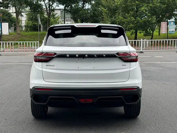 2025 Geely Coolray I Рестайлинг, белый, 1800000 рублей - вид 5