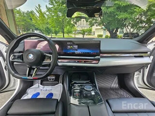 2025 BMW 5 серии 520i VIII (G60/G61/G68), белый, 5870378 рублей, вид 5