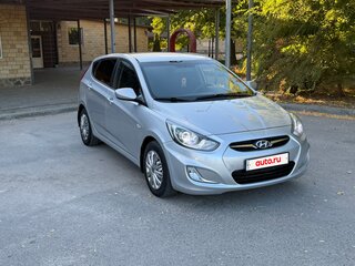 2011 Hyundai Solaris I, серебристый, 575000 рублей, вид 3