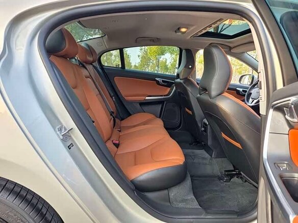 2018 Volvo S60 II Рестайлинг, золотистый, 1370000 рублей - вид 19