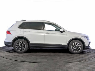 2021 Volkswagen Tiguan II Рестайлинг, белый, 3050000 рублей, вид 4