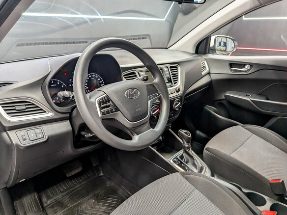 2022 Hyundai Solaris II Рестайлинг, белый, 1525000 рублей - вид 15