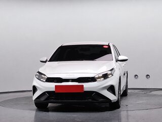 2024 Kia K3 II Рестайлинг, белый, 1950000 рублей, вид 3