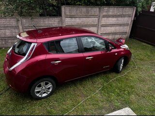 2011 Nissan Leaf (EM61) I (ZE0/AZE0), красный, 995000 рублей, вид 5