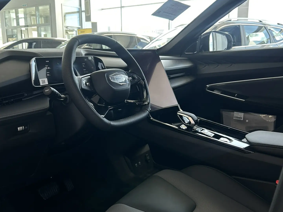 2026 Geely Cityray, серебристый, 3204990 рублей - вид 5