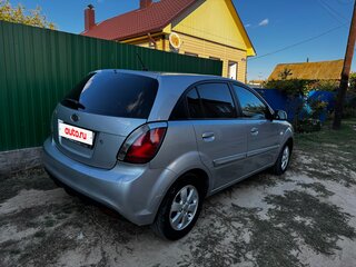 2011 Kia Rio II Рестайлинг, серебристый, 620000 рублей, вид 2