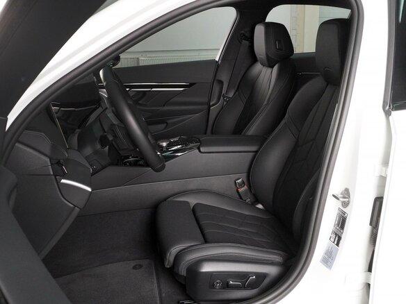 2024 BMW 5 серии 520i VIII (G60/G61/G68), белый, 7499000 рублей - вид 15
