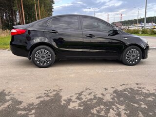 2014 Kia Rio 6-speed III, чёрный, 820000 рублей, вид 5