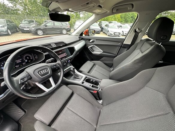 2022 Audi Q3 35 TFSI II (F3), оранжевый, 2790000 рублей - вид 17