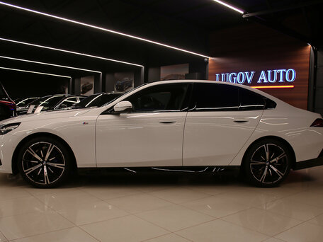 2025 BMW 5 серии 530i xDrive VIII (G60/G61/G68), белый, 7899000 рублей, вид 3