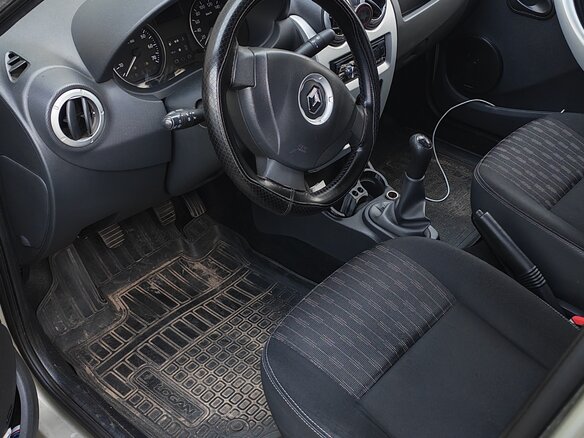 2013 Renault Logan I Рестайлинг, бежевый, 420000 рублей - вид 7