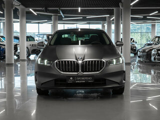 2023 BMW 5 серии 530i xDrive VIII (G60/G61/G68), серый, 6900000 рублей, вид 3