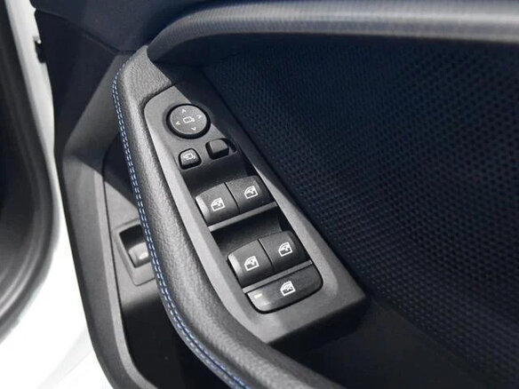 2023 BMW 1 серии 118i III (F40), белый, 1750000 рублей - вид 26