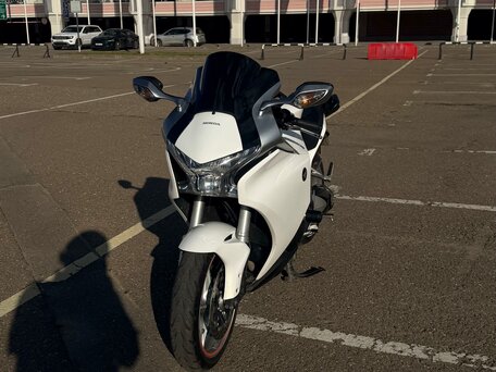 2013 Honda VFR 1200, белый, 900000 рублей, вид 3