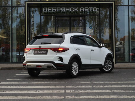 2021 Kia Rio X IV Рестайлинг, белый, 1595000 рублей, вид 3