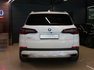 2021 BMW X5 40i IV (G05/G18), белый, 4650000 рублей, вид 3