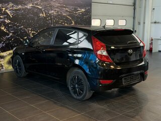 2012 Hyundai Solaris I, чёрный, 650000 рублей, вид 4