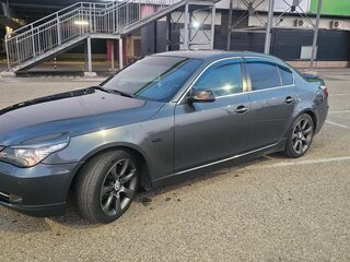 2009 BMW 5 серии 520i V (E60/E61) Рестайлинг, серый, 1200000 рублей, вид 3