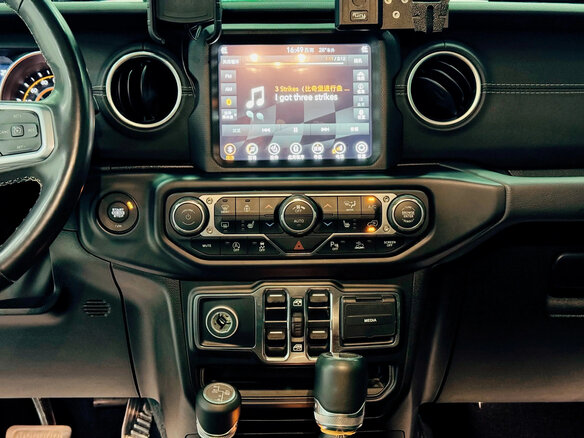 2023 Jeep Gladiator II (JT) Рестайлинг, чёрный, 6510000 рублей - вид 15
