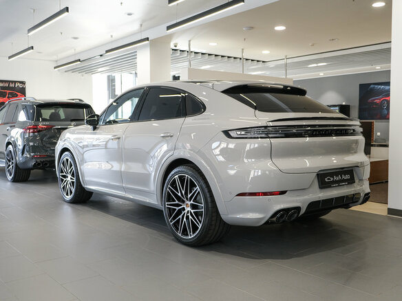 2026 Porsche Cayenne Coupé III Рестайлинг, серый, 20800000 рублей - вид 2