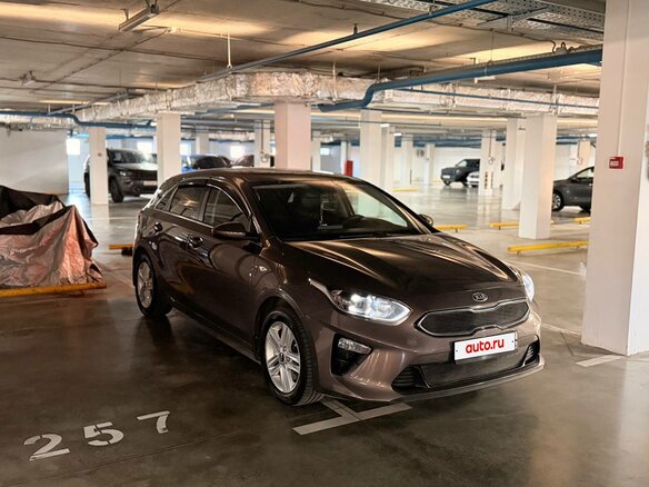 2020 Kia Ceed III, коричневый, 2170000 рублей - вид 3