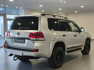 2016 Toyota Land Cruiser 200 Series Рестайлинг 2, серебристый, 4700000 рублей, вид 5
