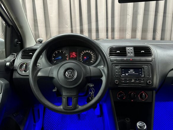 2010 Volkswagen Polo V, серебристый, 399888 рублей - вид 11