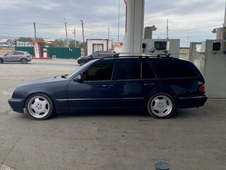 1999 Mercedes-Benz E-Класс 240 II (W210, S210) Рестайлинг, синий, 450000 рублей, вид 3
