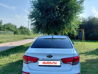 2016 Kia Rio III Рестайлинг, белый, 850000 рублей, вид 3