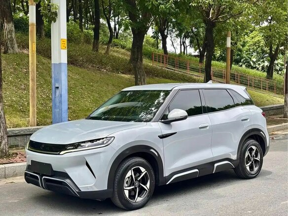2025 BYD Yuan Up 45.12 kWh, серебристый, 1650000 рублей