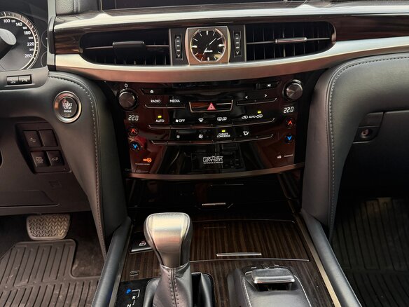 2019 Lexus LX 570 III Рестайлинг 2, чёрный, 9700000 рублей - вид 19
