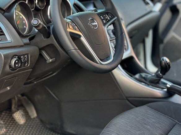 2013 Opel Astra J Рестайлинг, белый - вид 10