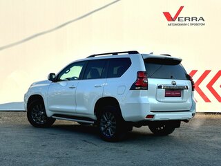 2018 Toyota Land Cruiser Prado 150 Series Рестайлинг 2, белый, 4790000 рублей, вид 3