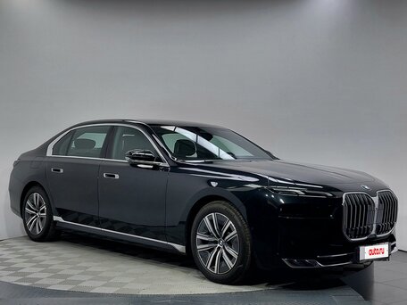 2025 BMW 7 серии 740i xDrive VII (G70), чёрный, 13000000 рублей, вид 3