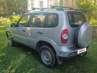 2011 Chevrolet Niva I Рестайлинг, серебристый, 380000 рублей, вид 5