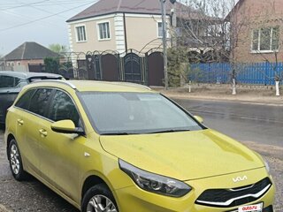 2021 Kia Ceed III Рестайлинг, жёлтый, 2150000 рублей, вид 4